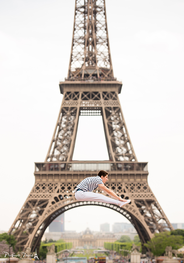 Gymnists-at-the-Eiffel-Tower-May-2015-1222forweb