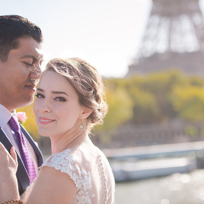 paris elopement in front of the eiffel tower